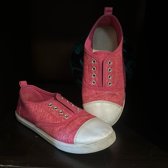 Lilly of New York girls casual shoes. Girls size 2. - Picture 1 of 7